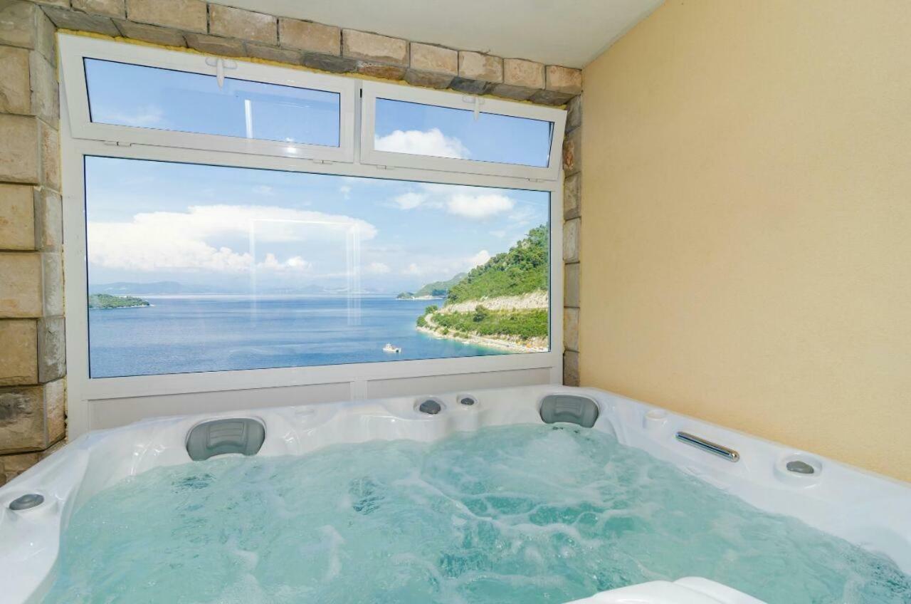 Adriatic - Apartment With Jacuzzi Sobra Bagian luar foto