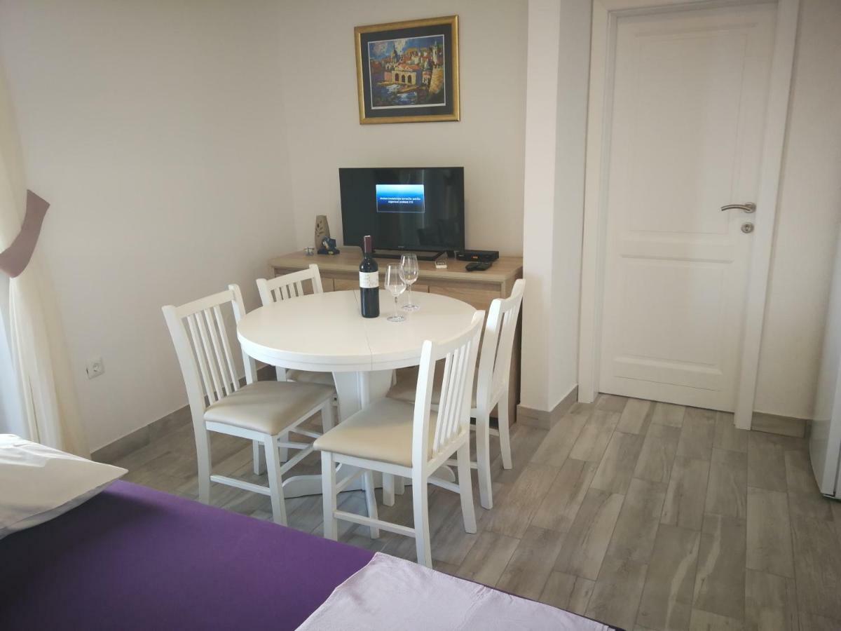 Adriatic - Apartment With Jacuzzi Sobra Bagian luar foto