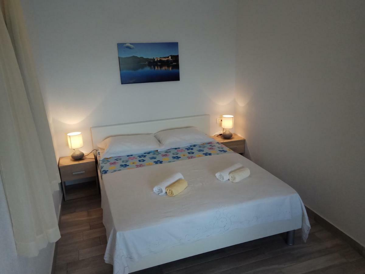 Adriatic - Apartment With Jacuzzi Sobra Bagian luar foto