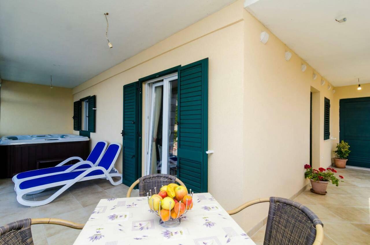 Adriatic - Apartment With Jacuzzi Sobra Bagian luar foto
